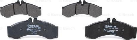 BOSCH 0 986 424 832 - Тормозные колодки, дисковые, комплект autospares.lv