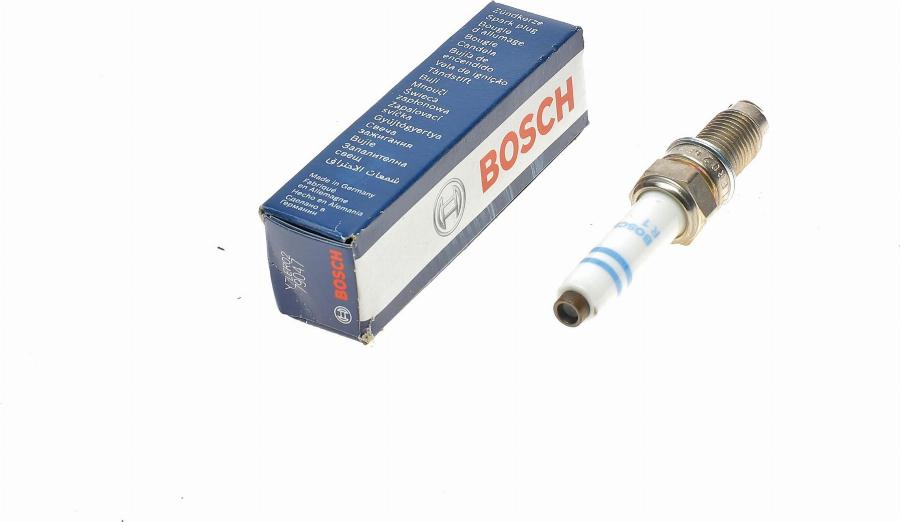 BOSCH 0 241 135 520 - Свеча зажигания autospares.lv