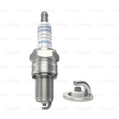 BOSCH 0 242 235 988 - Свеча зажигания autospares.lv