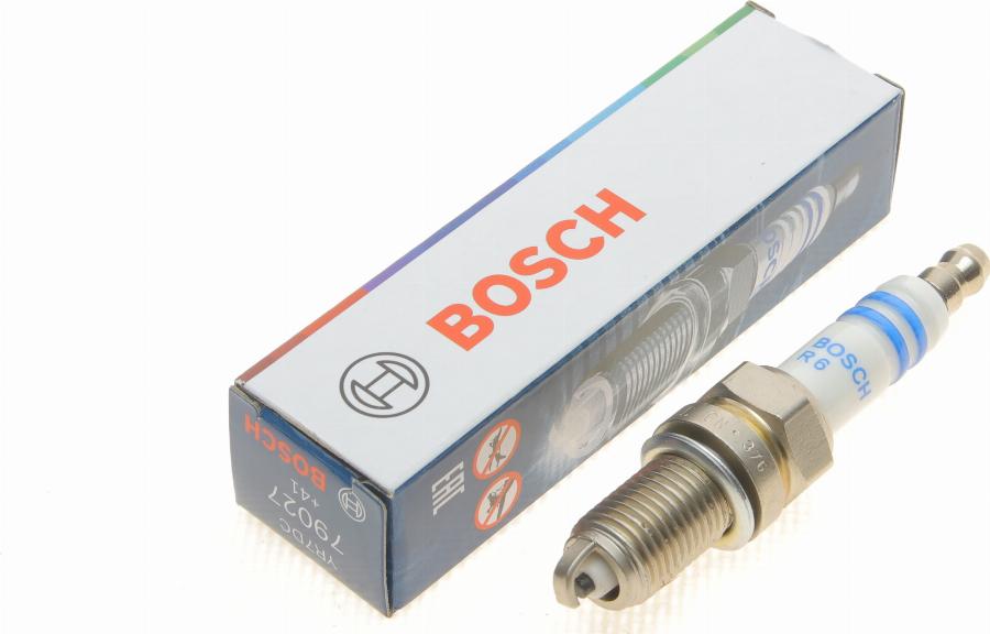 BOSCH 0 242 135 515 - Свеча зажигания autospares.lv