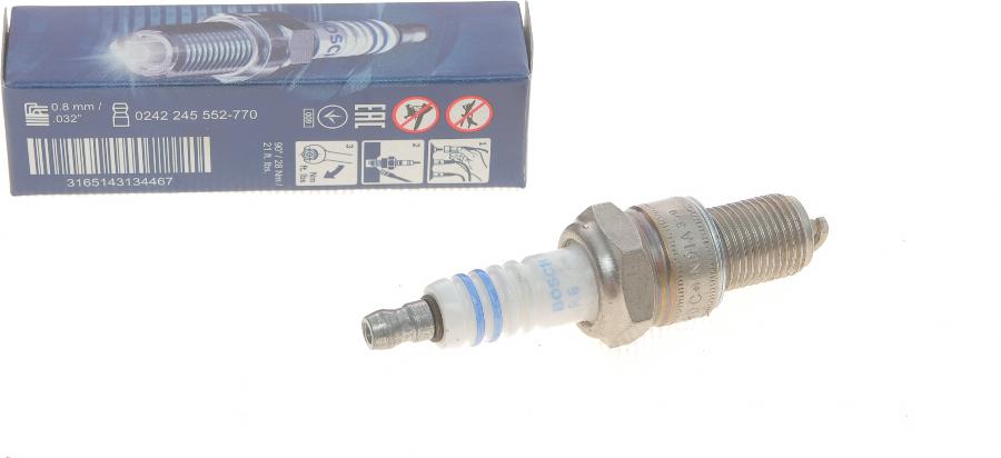 BOSCH 0 242 245 552 - Свеча зажигания autospares.lv