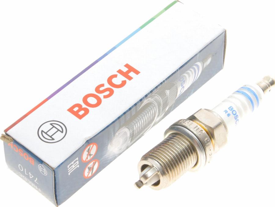 BOSCH 0 242 240 566 - Свеча зажигания autospares.lv