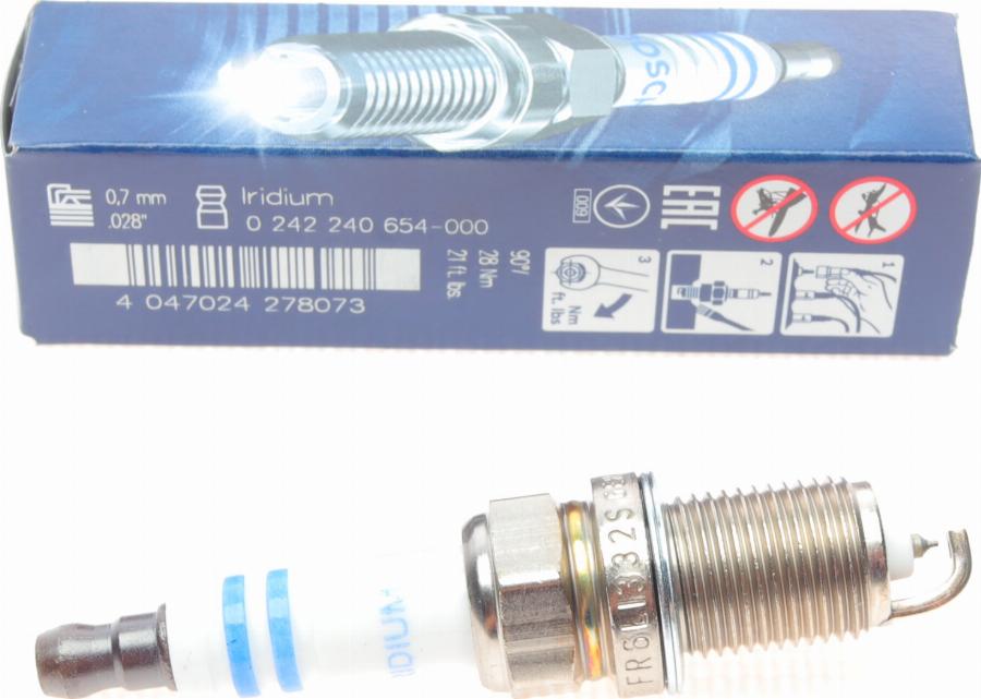 BOSCH 0 242 240 654 - Свеча зажигания autospares.lv