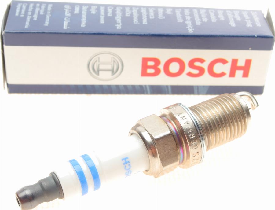 BOSCH 0 242 240 653 - Свеча зажигания autospares.lv