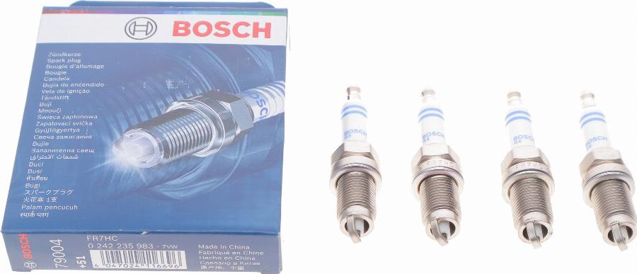 BOSCH 0 242 235 983 - Свеча зажигания autospares.lv