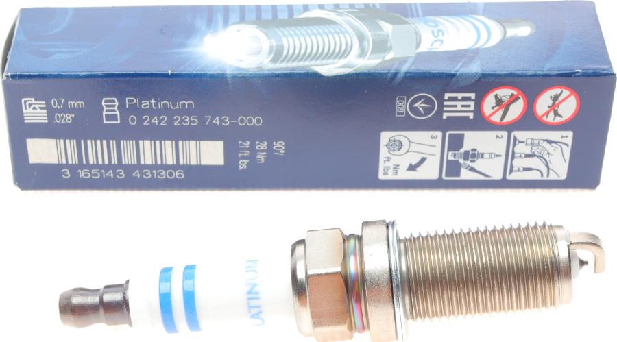 BOSCH 0 242 235 743 - Свеча зажигания autospares.lv