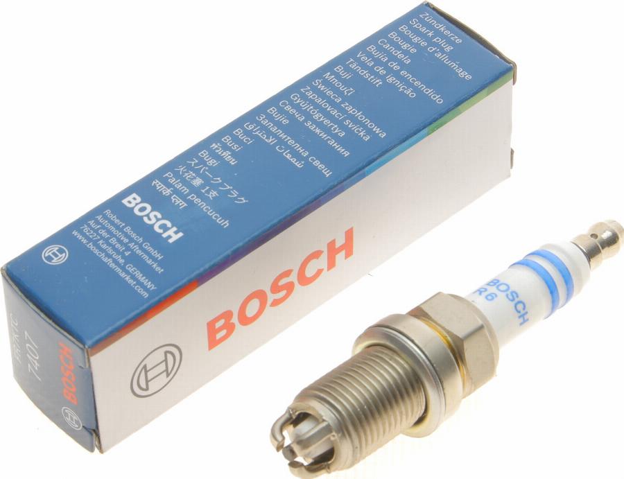 BOSCH 0 242 235 766 - Свеча зажигания autospares.lv