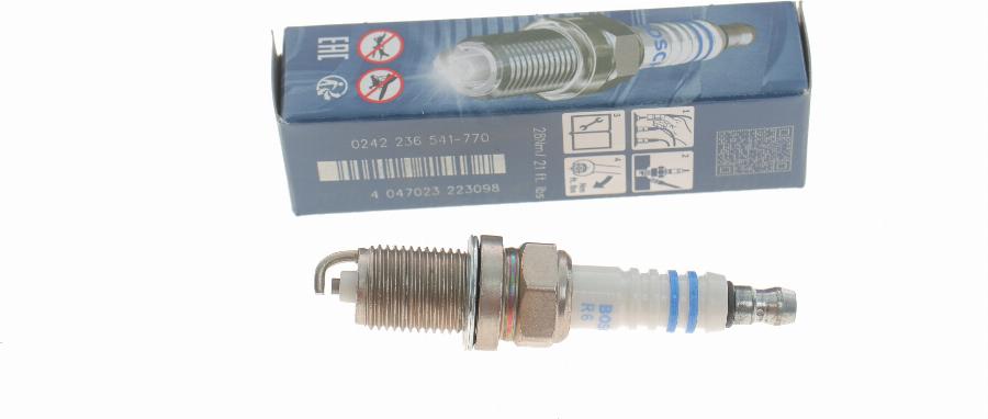 BOSCH 0 242 236 541 - Свеча зажигания autospares.lv