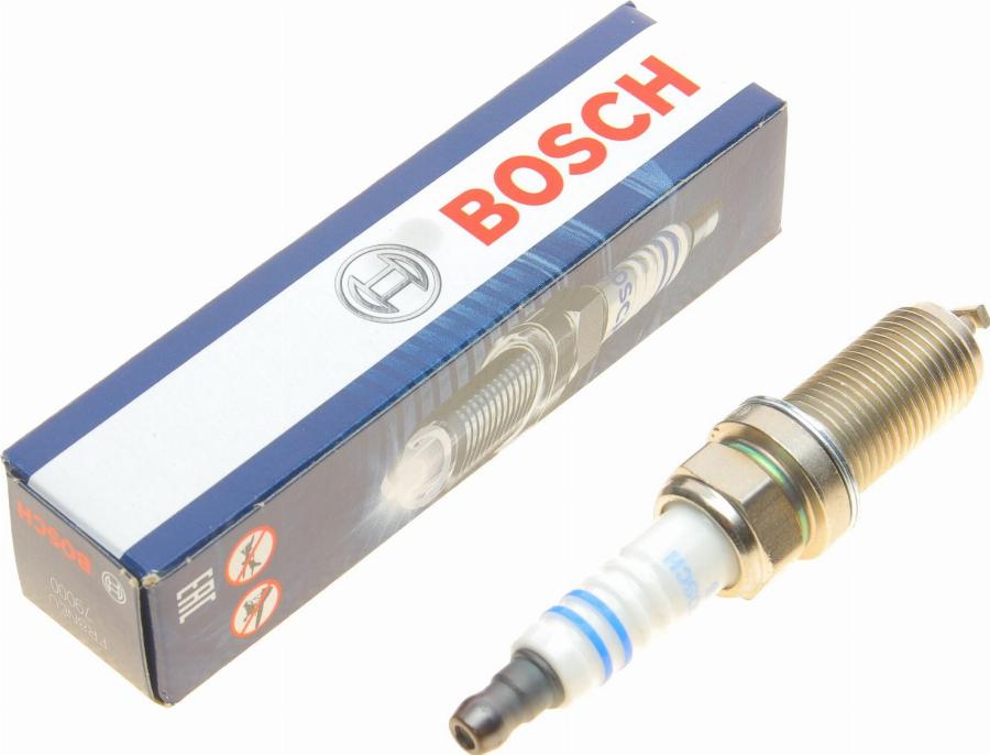 BOSCH 0 242 230 607 - Свеча зажигания autospares.lv