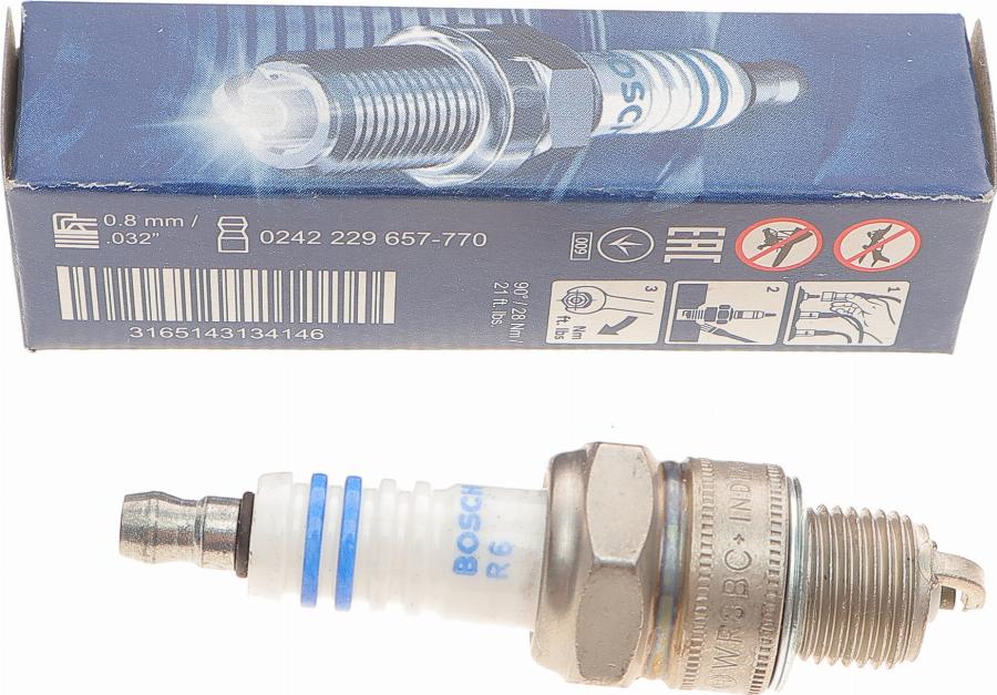 BOSCH 0 242 229 657 - Свеча зажигания autospares.lv