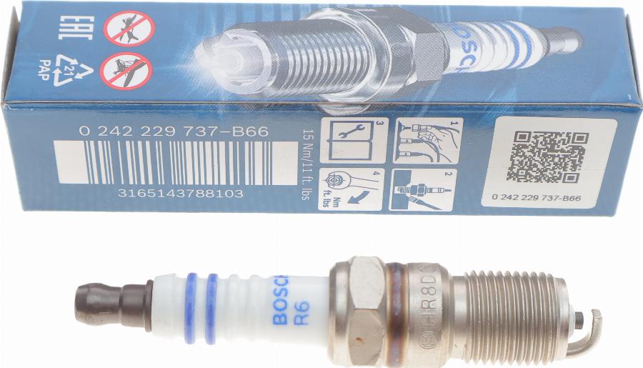 BOSCH 0 242 229 737 - Свеча зажигания autospares.lv