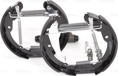 BOSCH 0 204 114 632 - Комплект тормозных колодок, барабанные autospares.lv