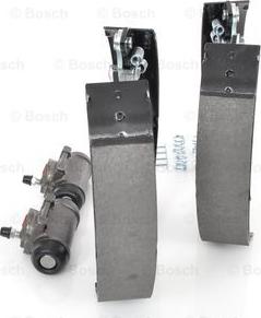 BOSCH 0 204 114 035 - Комплект тормозных колодок, барабанные autospares.lv