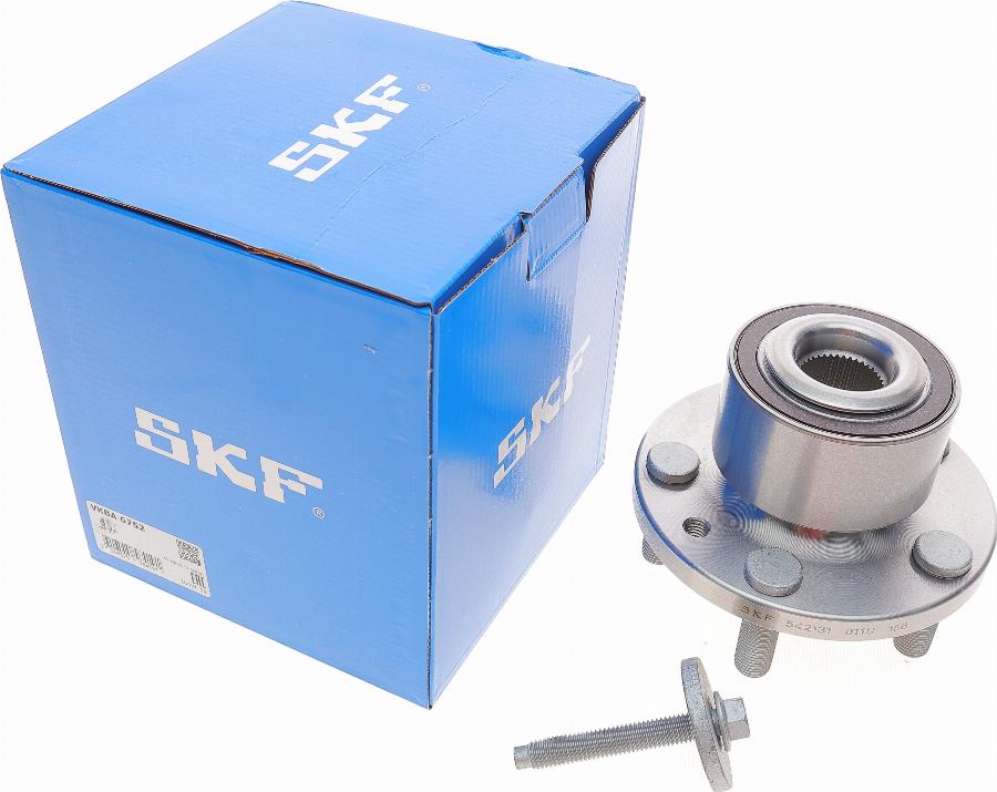 SKF VKBA 6752 - Подшипник ступицы колеса, комплект autospares.lv