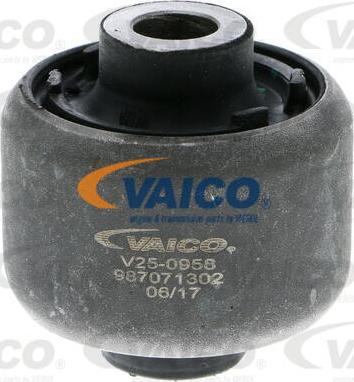 VAICO V25-0958 - Сайлентблок, рычаг подвески колеса autospares.lv