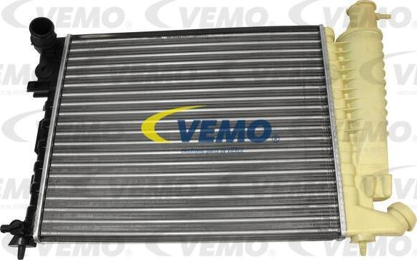Vemo V42-60-0001 - Радиатор, охлаждение двигателя autospares.lv