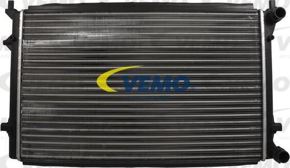 Vemo V15-60-5049 - Радиатор, охлаждение двигателя autospares.lv