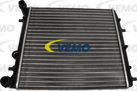 Vemo V15-60-5059 - Радиатор, охлаждение двигателя autospares.lv