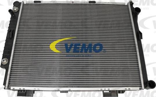 Vemo V30-60-1233 - Радиатор, охлаждение двигателя autospares.lv