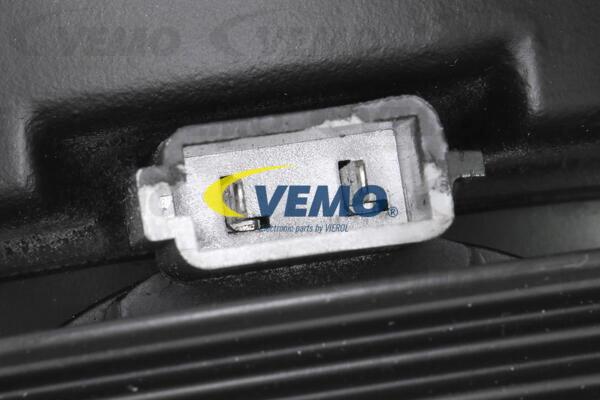 Vemo V25-15-1002 - Компрессор кондиционера autospares.lv