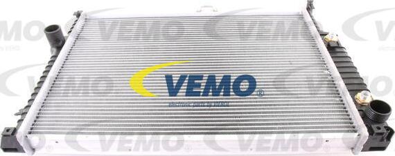 Vemo V20-60-0021 - Радиатор, охлаждение двигателя autospares.lv